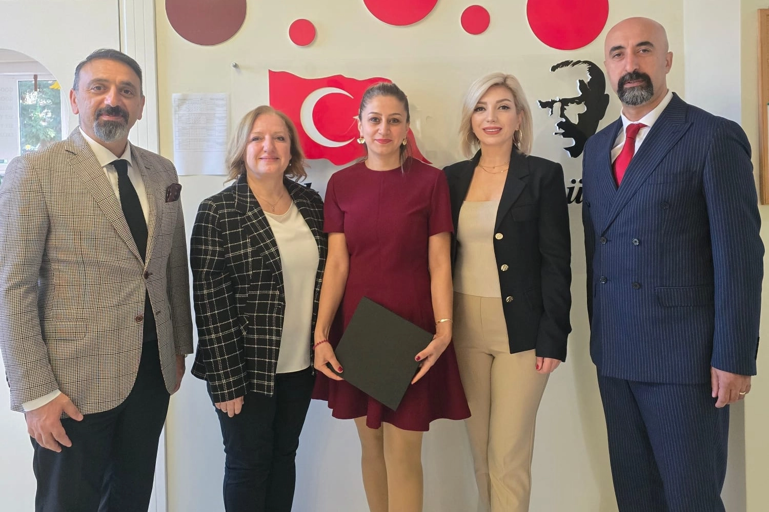 Uzmanlar Koleji’nden Öğretmenler Günü’ne özel görkemli kutlama