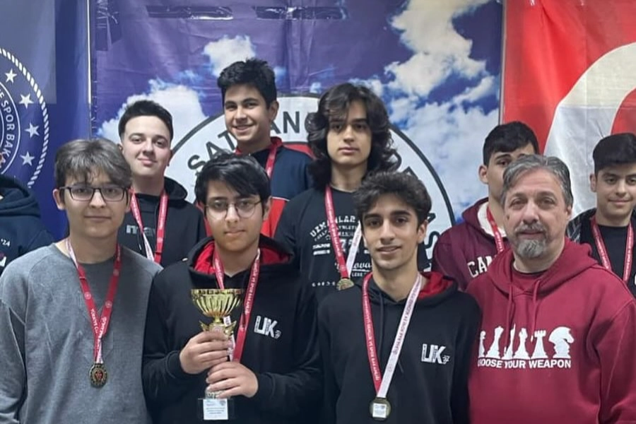Uzmanlar Koleji okul sporlarında bir ilke imza attı